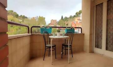 Piso en venta en Can Baró de 4 habitaciones con terraza y balcón