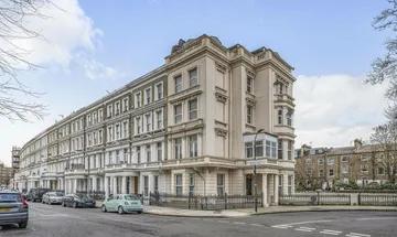 2 bedroom flat for sale in Barons Court Road, Barons Court, London, W14