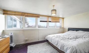 2 bedroom flat for sale in Wat Tyler House, Boyton Road, Hornsey, N8