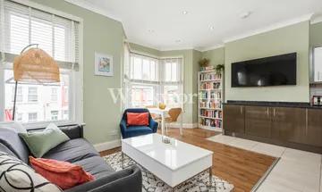 2 bedroom apartment for sale in Carlingford Road, London, N15