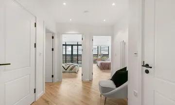 2 bedroom apartment for sale in High Road
London
N22 6BX, N22