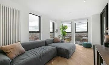 2 bedroom apartment for sale in High Road
London
N22 6BX, N22