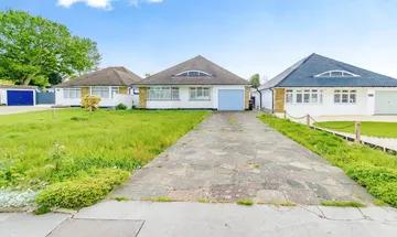 2 bedroom bungalow for sale in High Trees, Shirley, Croydon, CR0
