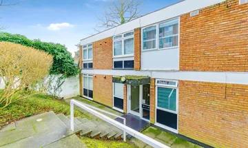 2 bedroom flat for sale in The Pines, PURLEY, Surrey, CR8