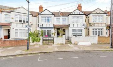 2 bedroom flat for sale in Drayton Road, NW10
