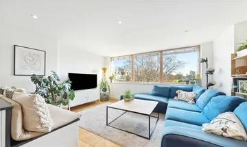 2 bedroom apartment for sale in Wandsworth Road, London, SW8
