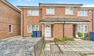 3 bedroom semi-detached house for sale in Cookham Close, Southall, UB2
