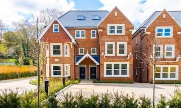 4 bedroom semi-detached house for sale in Welcomes Road, Kenley, CR8