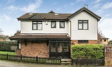 3 bedroom detached house for sale in Stratfield Park Close, London, N21
