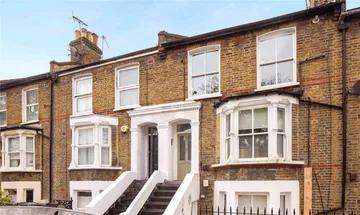 1 bedroom terraced house for sale in Glyn Road, Clapton, London, E5
