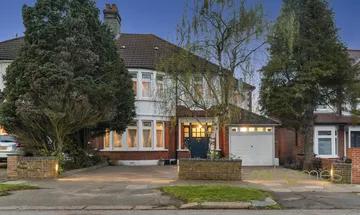 4 bedroom semi-detached house for sale in Bourne Hill, London, N13 , N13