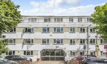 2 bedroom flat for sale in Clive Road, West Dulwich, SE21