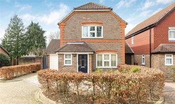 3 bedroom link detached house for sale in Cheriton Close, Cockfosters, Hertfordshire, EN4