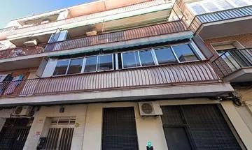 Venta de piso en calle De Sor María de Ágreda de 3 habitaciones y 99 m²