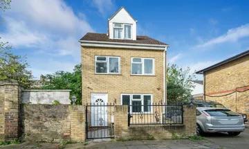 3 bedroom detached house for sale in Nile Close, Stoke Newington, N16
