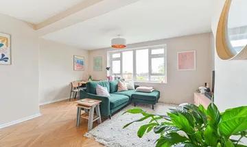 2 bedroom flat for sale in Wynell Road, Forest Hill, London, SE23