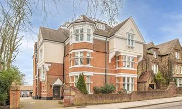 1 bedroom flat for sale in Fitzjohns Avenue, Hampstead, London, NW3