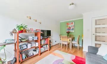 2 bedroom flat for sale in Palace Road, Crystal Palace, London, SE19