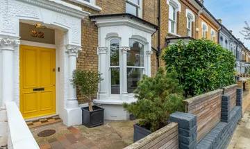 3 bedroom terraced house for sale in Chesholm Road, London, N16