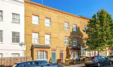 2 bedroom apartment for sale in Whateley Road, Dulwich, London, SE22