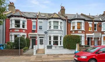 3 bedroom flat for sale in Victoria Road, London, NW6