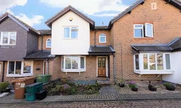2 bedroom terraced house for sale in Sevenoaks Close, Sutton, Surrey, SM2