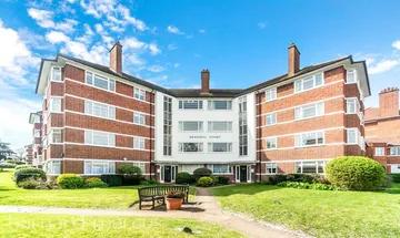 2 bedroom flat for sale in Deanhill Court, London, SW14
