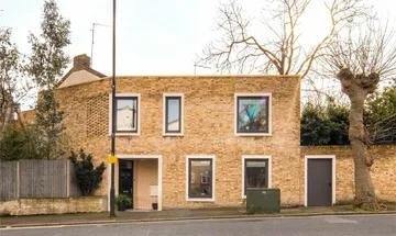 2 bedroom detached house for sale in Cassland Road, Victoria Park, London, E9