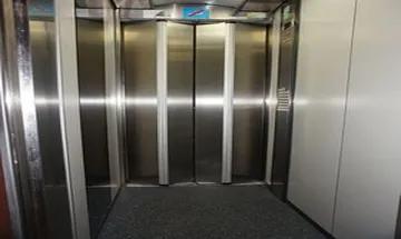 Piso en venta en Numancia de 4 habitaciones con ascensor