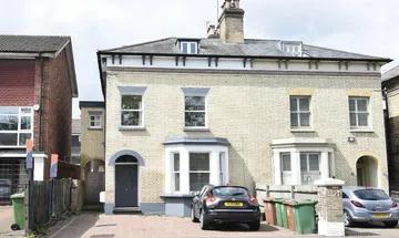 2 bedroom ground floor flat for sale in North Street, Carshalton, Greater London, SM5