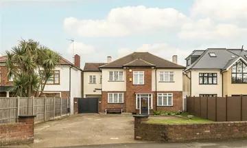 4 bedroom detached house for sale in Baring Road, London, SE12
