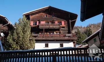 House to Buy in Anniviers: Joli chalet traditionnel à rén...