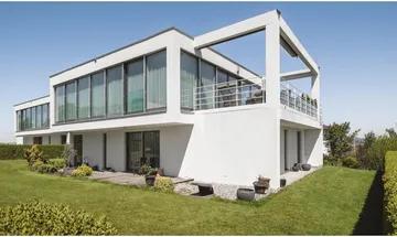 House to Buy in Altnau: Eindrucksvolle Villa mit Berg- & ...