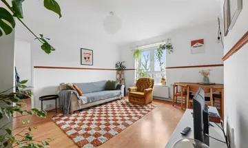 2 bedroom apartment for sale in Upper Clapton Road, London, E5