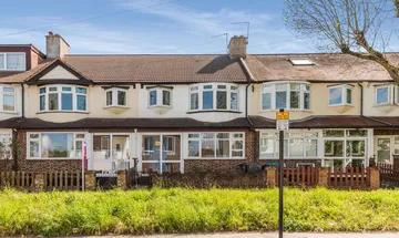 3 bedroom terraced house for sale in Selsdon Road, South Croydon, CR2