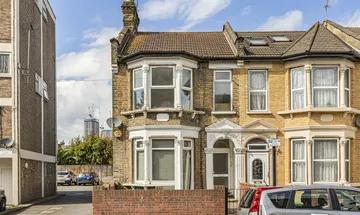 1 bedroom flat for sale in Grove Road, Walthamstow, London, E17