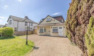 4 bedroom bungalow for sale in Sunray Avenue, West Drayton, UB7