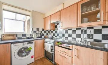 2 bedroom flat for sale in Asher Way, Wapping, London, E1W