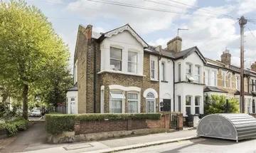 2 bedroom flat for sale in Mayville Road, Leytonstone, E11