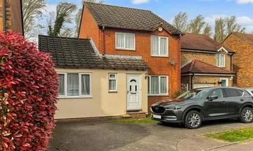 3 bedroom detached house for sale in Claydon Drive, Croydon, Surrey, CR0