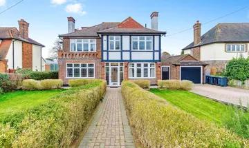 5 bedroom detached house for sale in Fitzjames Avenue, Croydon, CR0