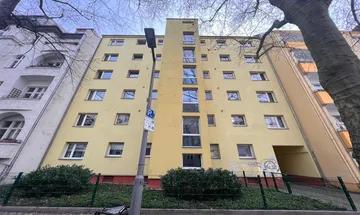 Steglitz: Holsteinische Str: RENTED 3-room apartment in VHS 1st floor - 80 m2 for SALE IMMEDIATELY