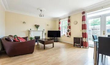 3 bedroom terraced house for sale in Cayton Road, Coulsdon, CR5