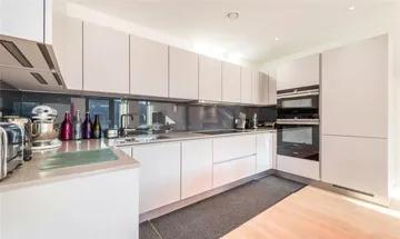 2 bedroom flat for sale in Boyd House, 
Kidderpore Avenue, NW3