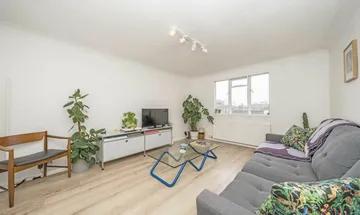 1 bedroom flat for sale in Burton Bank, De Beauvoir, N1