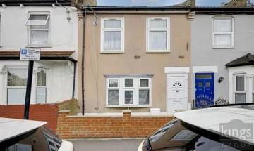 4 bedroom terraced house for sale in Springfield Road, London, E17