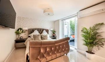 1 bedroom flat for sale in Newton Road, Westbourne Grove, London, W2