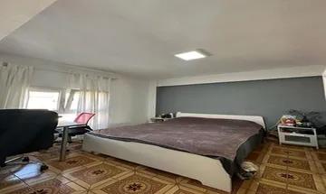 Venta de piso en Ciutat Fallera de 3 habitaciones con balcón y aire acondicionado