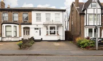 2 bedroom ground floor flat for sale in Fairlop Road, Leytonstone, London, E11 1BW, E11