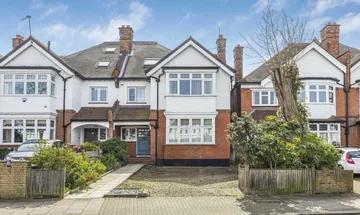 2 bedroom flat for sale in Woodbourne Avenue, Streatham, SW16